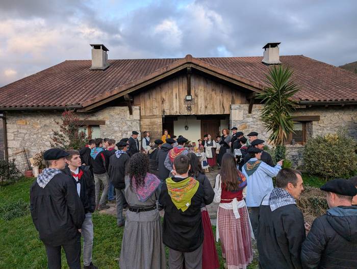 Matxinbentan festak, eta santa eskeak toki askotan