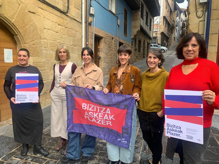 'Bizitza askeak plazer' leloa sortu du Orioko Udalak,  "indarkeria ororen kontrako lelo bateratua" izan dadin