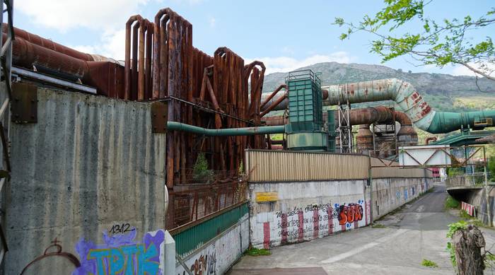 "Laster" hasiko dira Corrugados Azpeitiaren altzairutegia eraisten