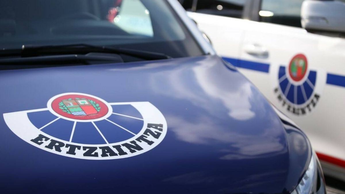 Gizon bat atxilotu dute bikoteari eraso egin eta taberna bateko bezeroak labana batekin mehatxatzeagatik