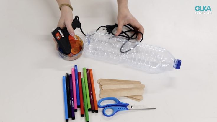 Arthaziak: arkatzak eta margoak gordetzeko ontzia