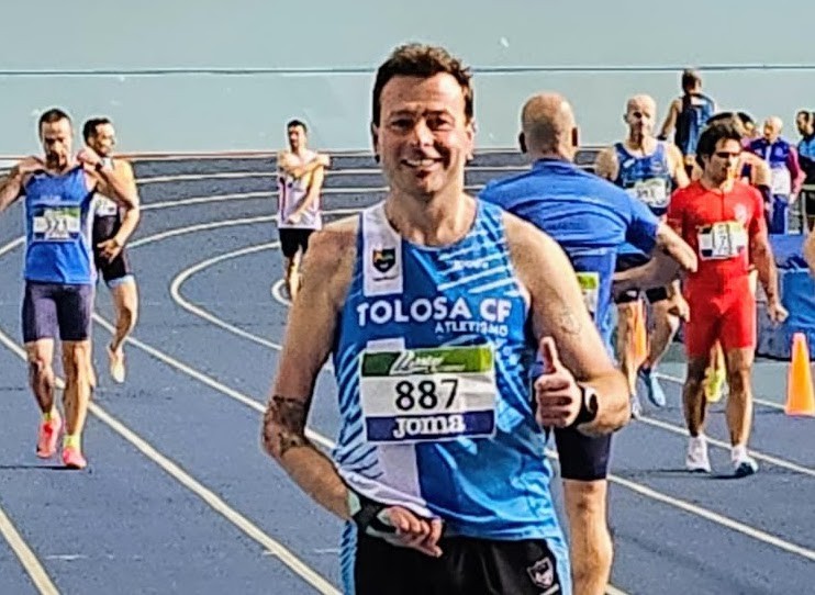 Alberto Rebollo Espainiako Master Atletismo Txapelketan milaka atleta beteranoen artean