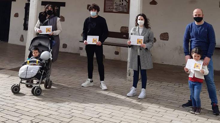 Inauterietako kanpainako erosketa txartelak zozkatu ditu Gertuk