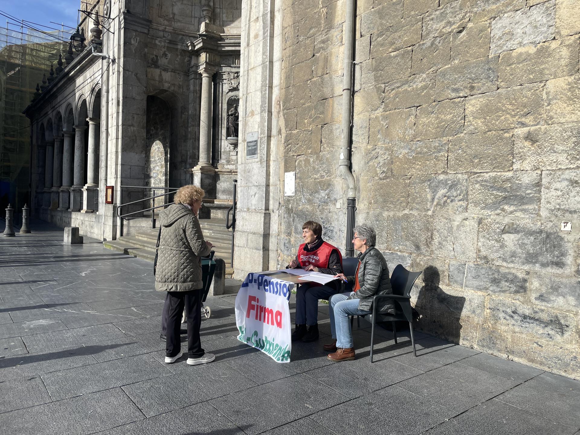 Pentsiodunen HELaren aldeko sinadurak jasoko dituzte larunbat goizean