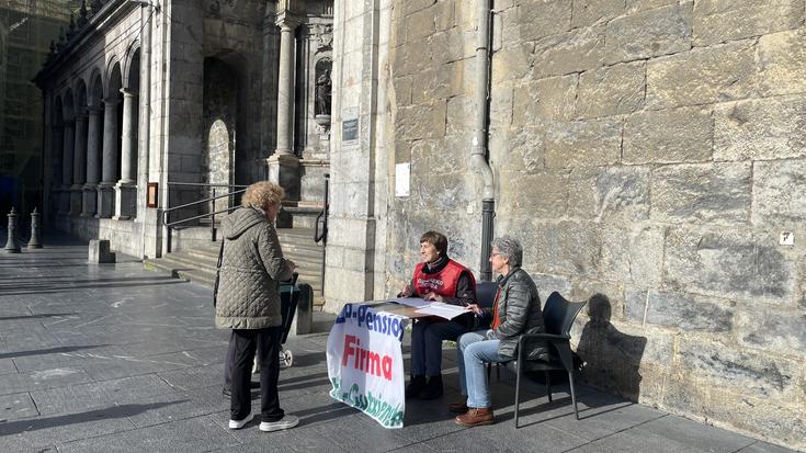 Azkoitian ere pentsiodunen HELaren aldeko sinadurak biltzen hasi dira