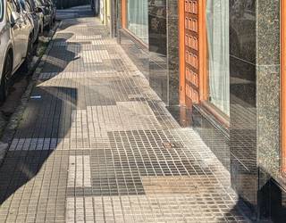 Asteartean hasiko dituzte Arana kaleko espaloietako bat berritzeko lanak