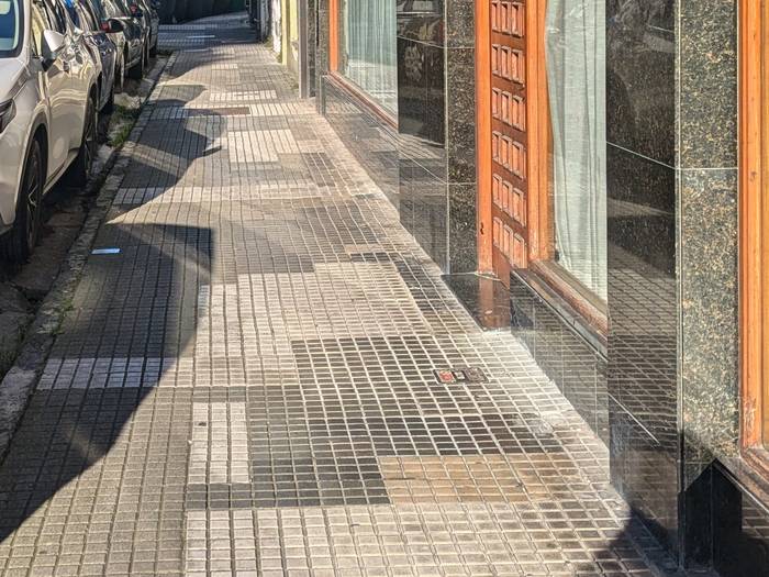 Asteartean hasiko dituzte Arana kaleko espaloietako bat berritzeko lanak