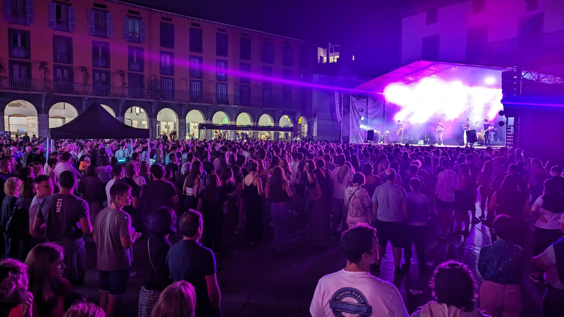 Plaza dantzan jarri du Gozategik