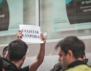 Elkar-ekinek elkartasuna adierazi die ikertuak izaten ari diren 43 herritarrei