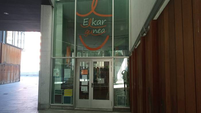 Egunerokoan ezinbestekoak diren materialak bildu nahi ditu Elkar-ekin taldeak