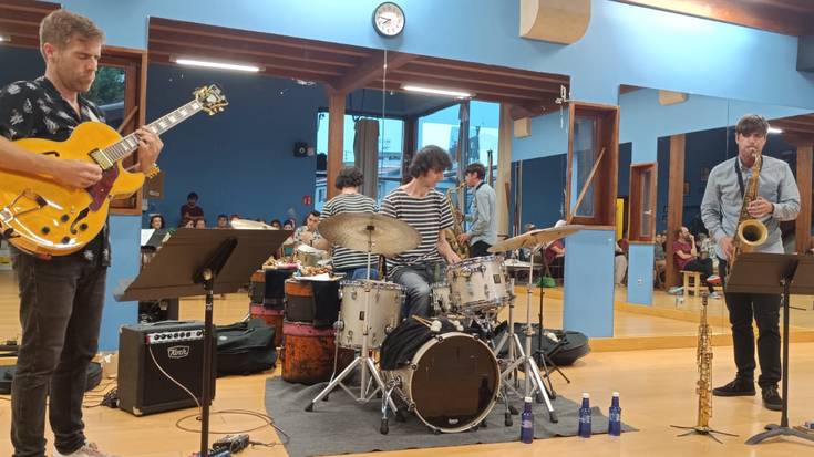 Ekaitzak ez zuen Nevermind Jazz Trioren erritmoa geratu