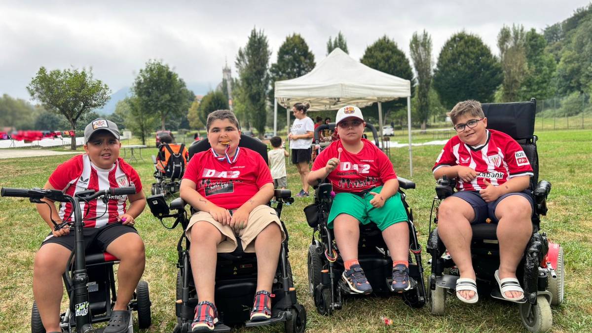Oñatzera mendi irteera egiteko boluntarioak behar dituzte Duchenne FMkoek