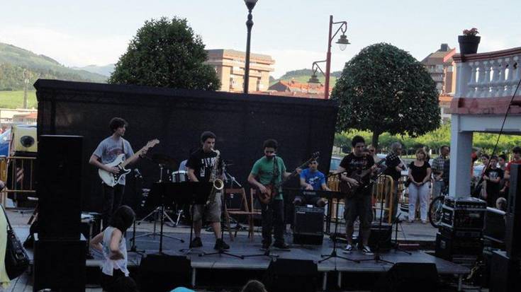 Musika Eskolako rock kontzertua, kofradian