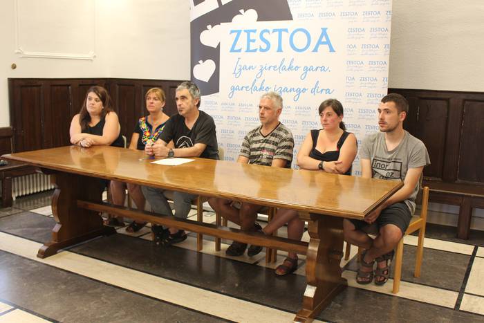Zestoako Udalak eta udaleko LABek grebalariei erantzun eta ELAren jokaera salatu dute