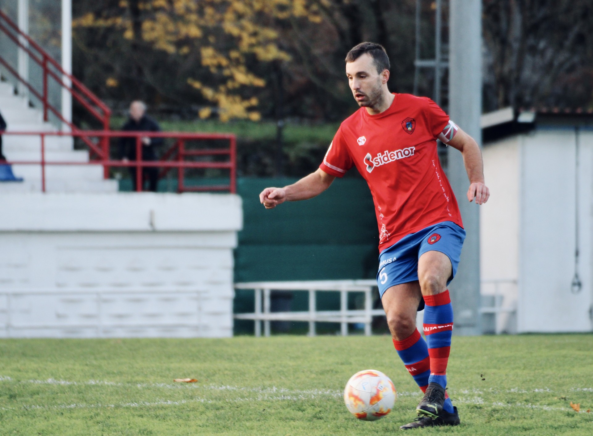 Markel Eskurtza Anaitasunako jokalaria deitu du Hirugarren Mailako euskal selekzioak