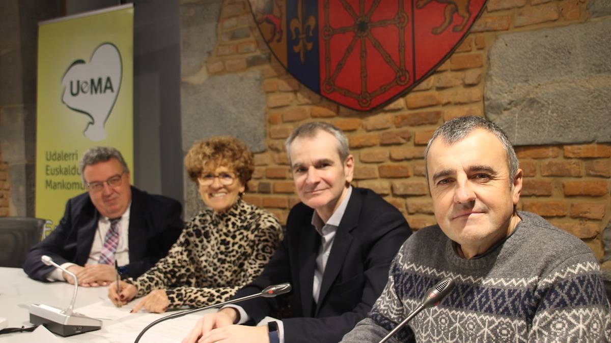 Finantza alorrean euskara lehenesteko hitzarmena sinatu dute UEMAk, Laboral Kutxak eta Kutxabankek