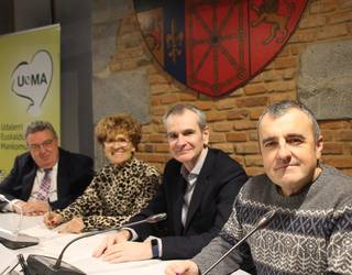 Finantza alorrean euskara lehenesteko hitzarmena sinatu dute UEMAk eta hainbat banku-entitatek