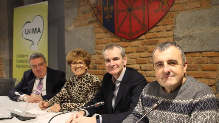 Finantza alorrean euskara lehenesteko hitzarmena sinatu dute UEMAk, Laboral Kutxak eta Kutxabankek