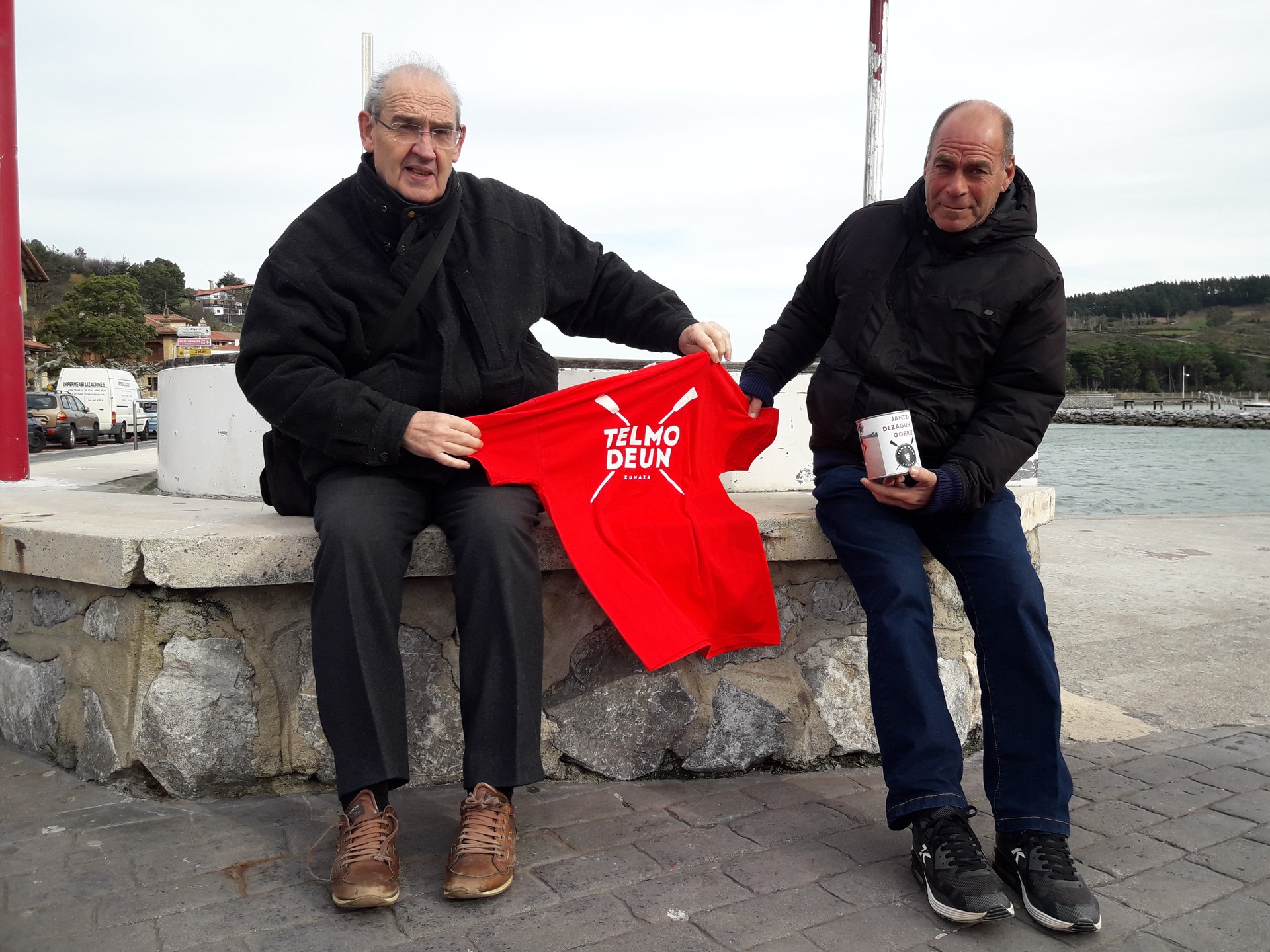 “Kolore gorriaz haratago, auzoko jendea janztea da nahia”