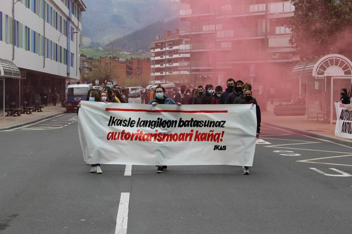 Azpeitiko ikasleek manifestazio jendetsua egin dute, Ikasek antolatutako Borroka Egunaren baitan