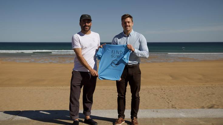 Surf egokituaren programa berria abiatu dute udalak eta Kind Surf erakundeak