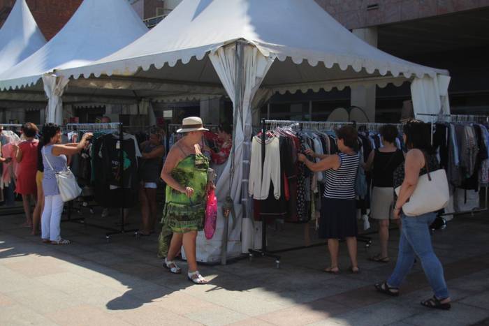 Jende ugari Zarauzko Stock Azokan