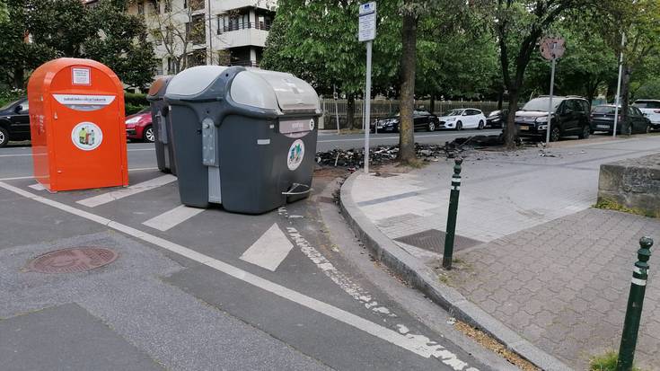 Hainbat edukiontzi erre dituzte bart Nafarroa kalean