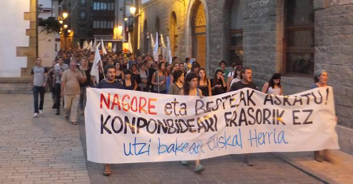 Herrira-ren kontrako operazioan atxilotutakoak askatzeko eskatu dute manifestazioan