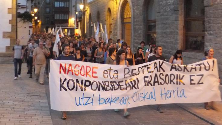 Herrira-ren kontrako operazioan atxilotutakoak askatzeko eskatu dute manifestazioan