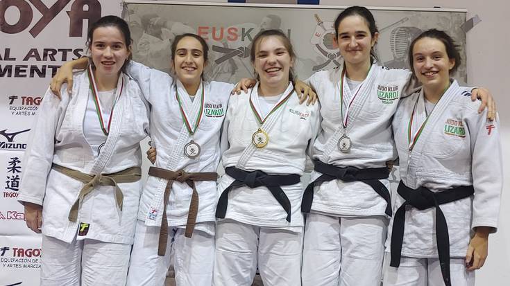 Bost domina lortu dituzte Lizardi Judo Klubeko emakumeek Euskadiko senior txapelketan