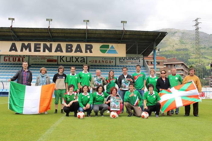 Euskal Selekzioaren eta Irlandaren arteko futbol partida jokatuko dute larunbatean Azpeitian