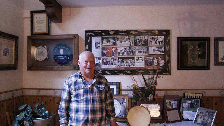 Juan Ezenarro 'Berastegi' pandero jotzailea hil da, 83 urterekin