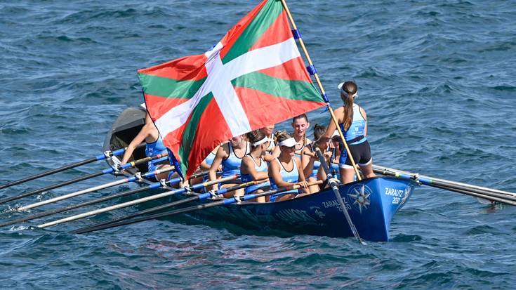 Garaipen bikoitza eskuratu du Zarautzek etxeko uretan