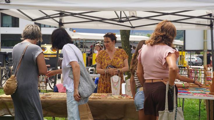 Jende ugari bildu du Mola Market egitasmoak