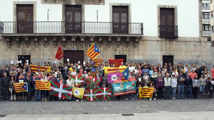 Kataluniako erreferendumari babesa adierazi diote hainbat herritarrek