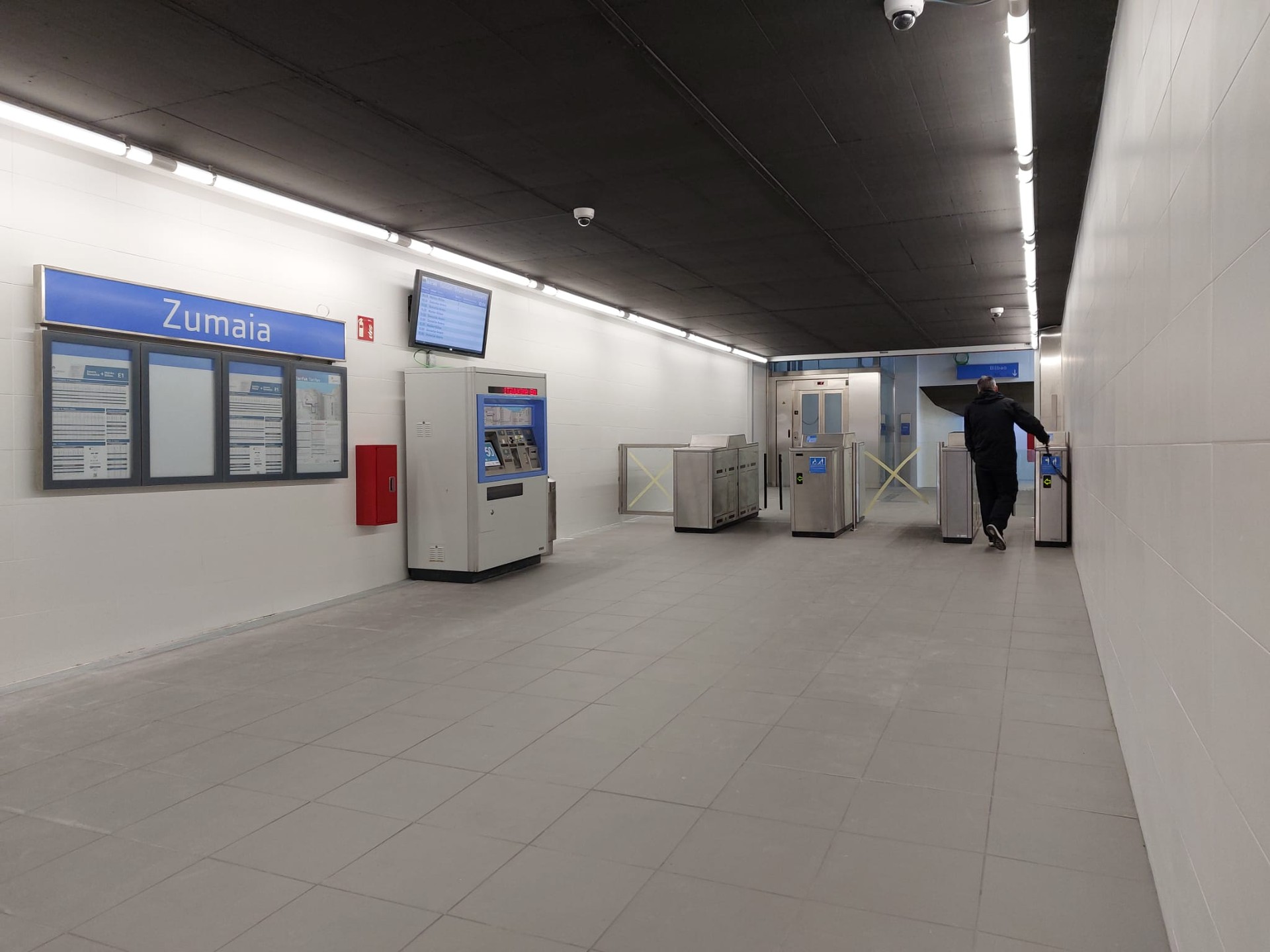 Zabaldu dute tren geltoki azpiko pasabidea