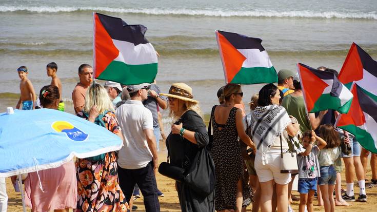 Hondartzaraino iritsi da Gazako herritarren aldeko protesta