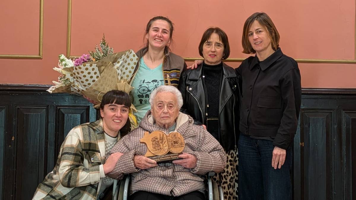 Pakita Egigurenek 100 urte bete ditu