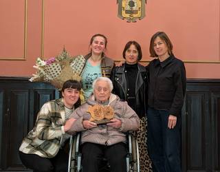 Pakita Egigurenek 100 urte bete ditu