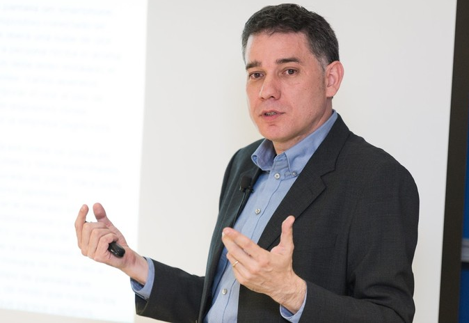 Ramon Salaverria: "Gakoa kazetariengan dagoela ahazten dute medioek"