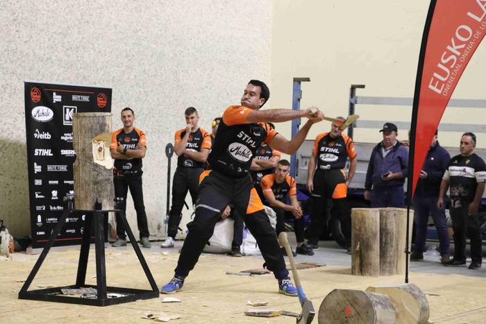 Mikel Larrañaga Euskal Timber txapelketaren finalera sailkatu da