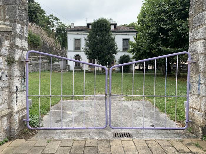 Erkibeko lorategia Alde zaharreko bizilagunentzako aparkaleku bihurtzea proposatu du EAJk plenoan