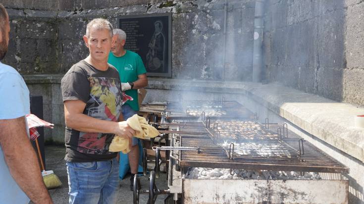 Sardina jana, toka txapelketa eta Gaztelubidekoen kantak festak alaitzeko