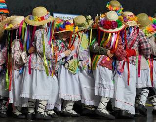 Euriagatik, aterpean egin dute Euskal inauterietako jaialdi koloretsua