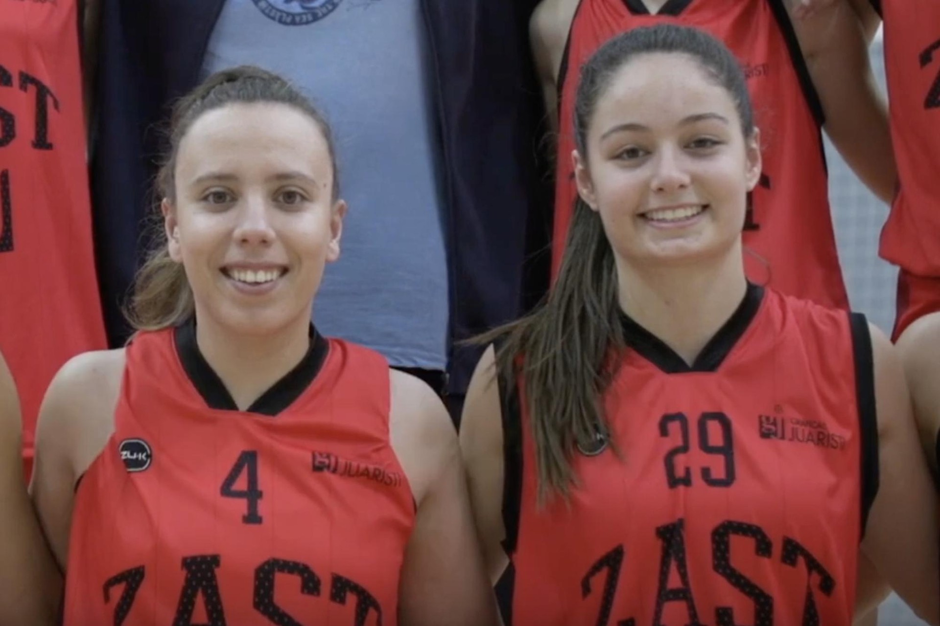 Leire Fernandez beste denboraldi batez ariko da saskibaloiko Graficas Juaristi ZKE taldean