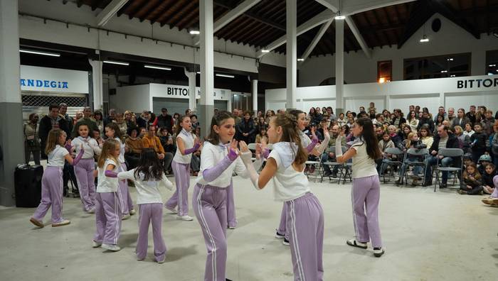 Enara Lanzeta dantza eskolak ikasturte amaierako emanaldia eskainiko du etzi