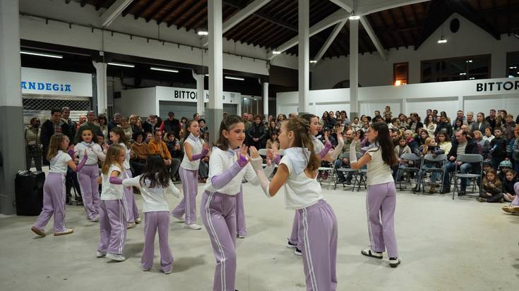 Enara Lanzeta dantza eskolak ikasturte amaierako emanaldia eskainiko du etzi
