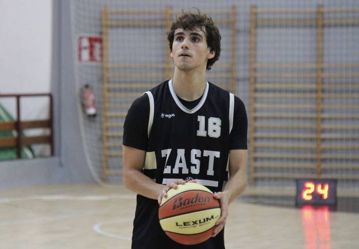 Mikel Zubizarreta oriotarra Ulacia ZKEko lehenengo taldean ibiliko da datorren denboraldian