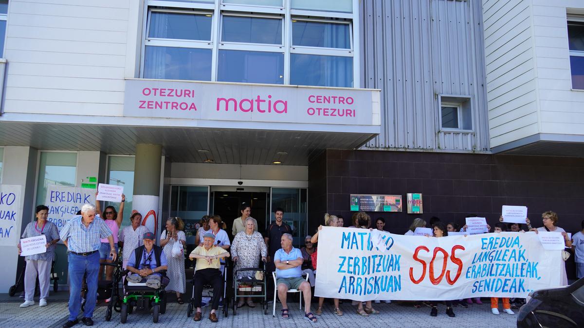 "Muturreko egoeran" daude Otezuri egoitzan