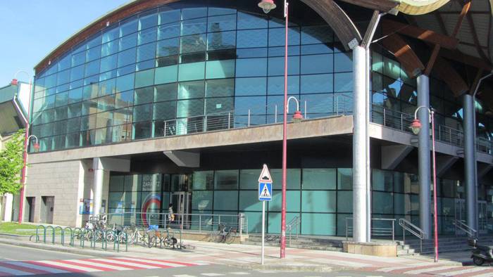 Langileek greba amaituta, martxan da berriz Zarauzko kiroldegia